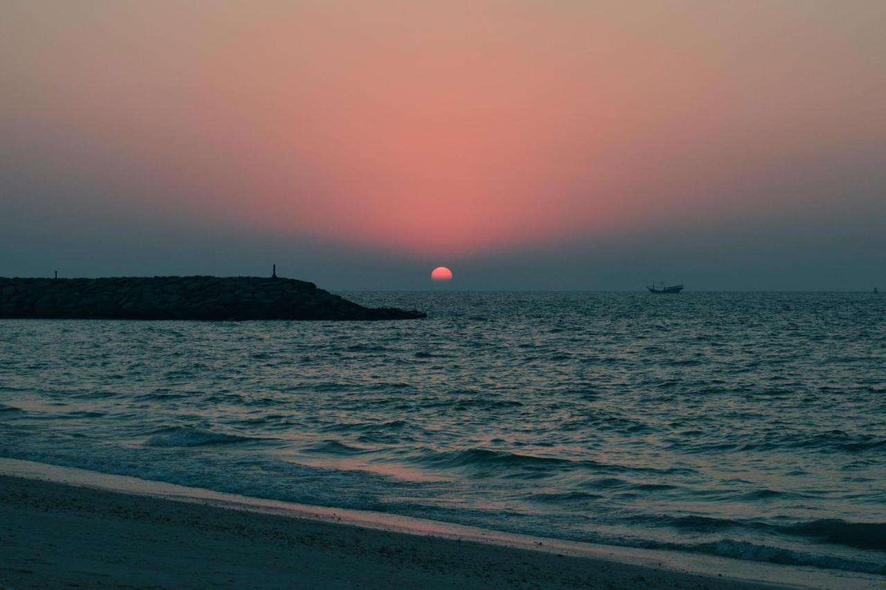 Al Corniche Hotel Sharjah Exterior foto